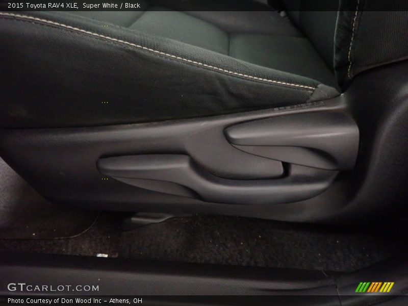 Super White / Black 2015 Toyota RAV4 XLE