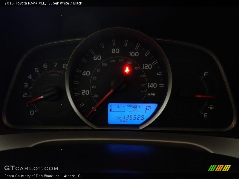 Super White / Black 2015 Toyota RAV4 XLE