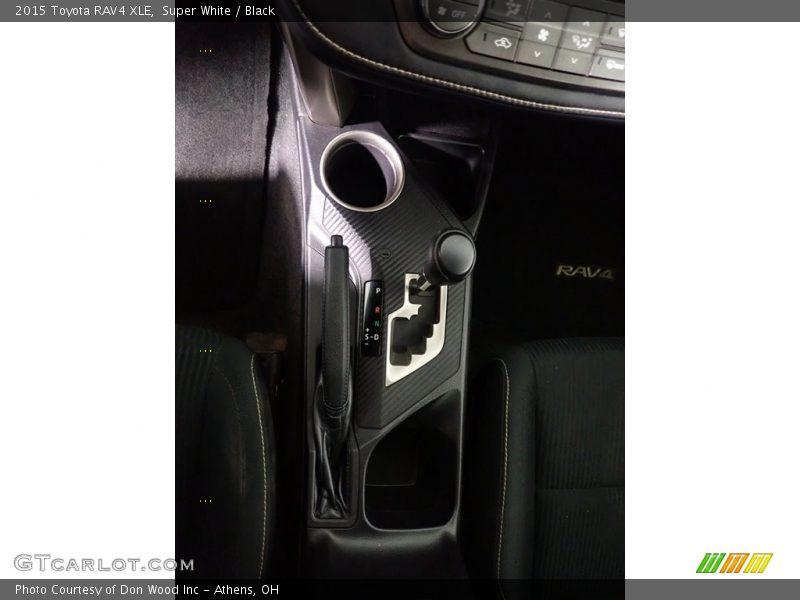 Super White / Black 2015 Toyota RAV4 XLE