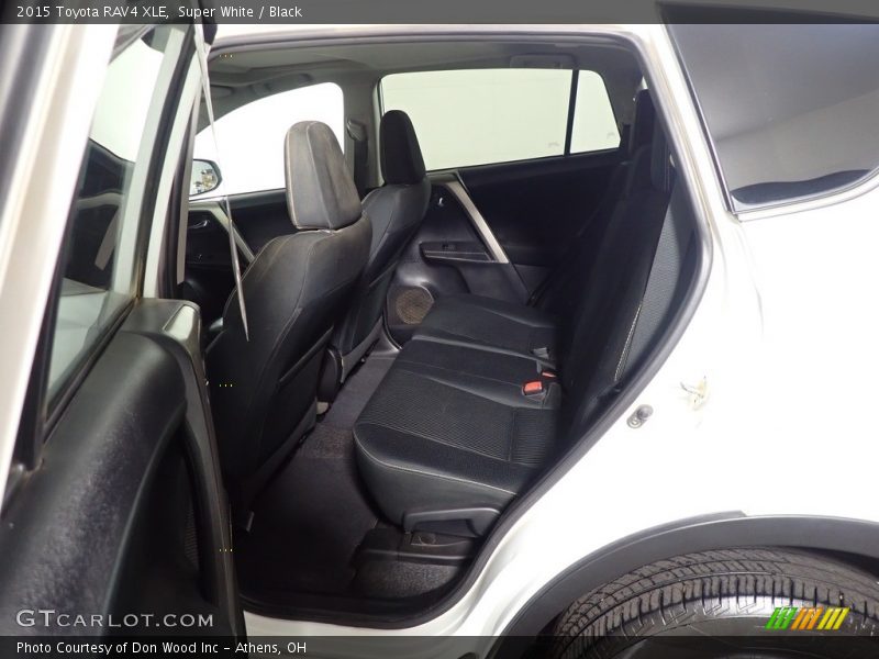 Super White / Black 2015 Toyota RAV4 XLE