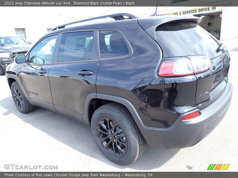 Diamond Black Crystal Pearl / Black 2023 Jeep Cherokee Altitude Lux 4x4
