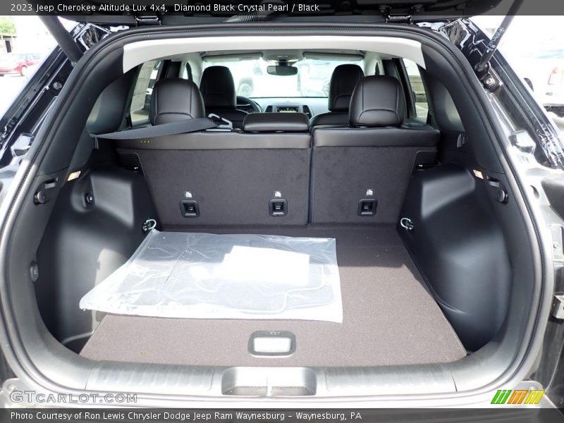 Diamond Black Crystal Pearl / Black 2023 Jeep Cherokee Altitude Lux 4x4