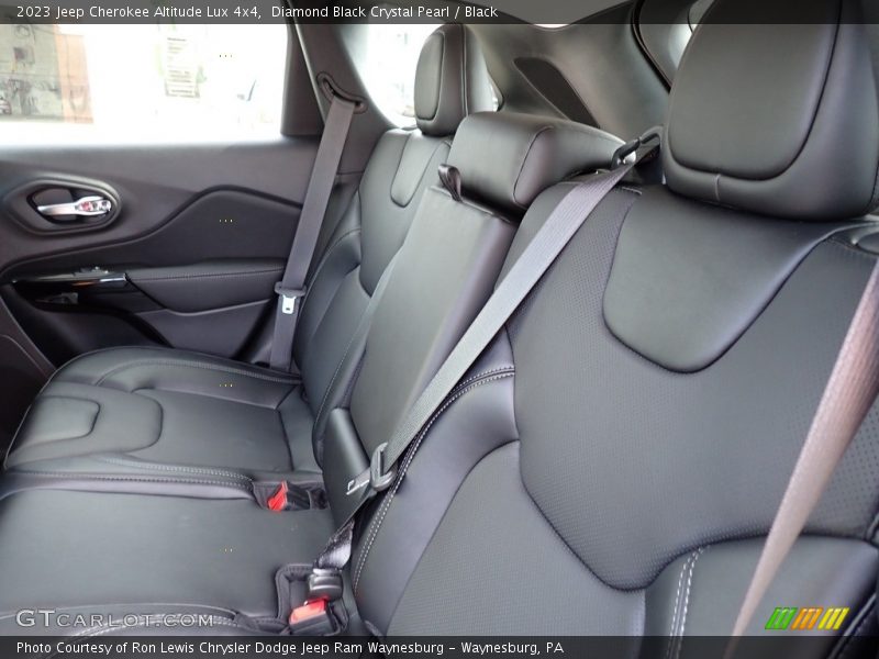 Diamond Black Crystal Pearl / Black 2023 Jeep Cherokee Altitude Lux 4x4