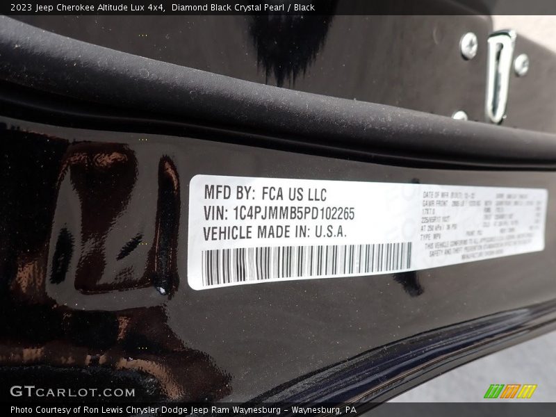 Diamond Black Crystal Pearl / Black 2023 Jeep Cherokee Altitude Lux 4x4