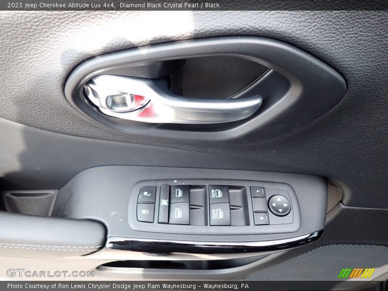 Diamond Black Crystal Pearl / Black 2023 Jeep Cherokee Altitude Lux 4x4