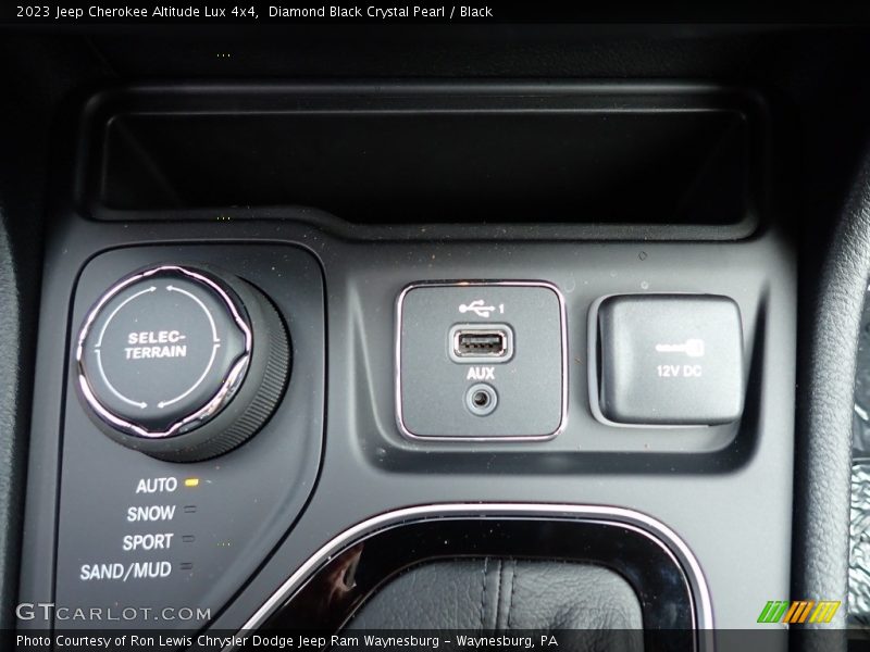 Diamond Black Crystal Pearl / Black 2023 Jeep Cherokee Altitude Lux 4x4