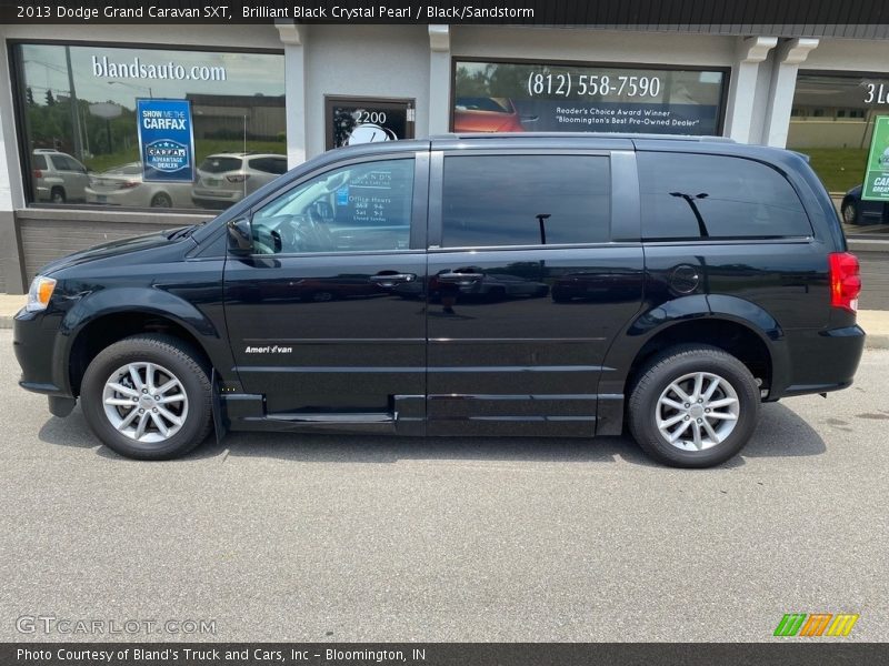 Brilliant Black Crystal Pearl / Black/Sandstorm 2013 Dodge Grand Caravan SXT
