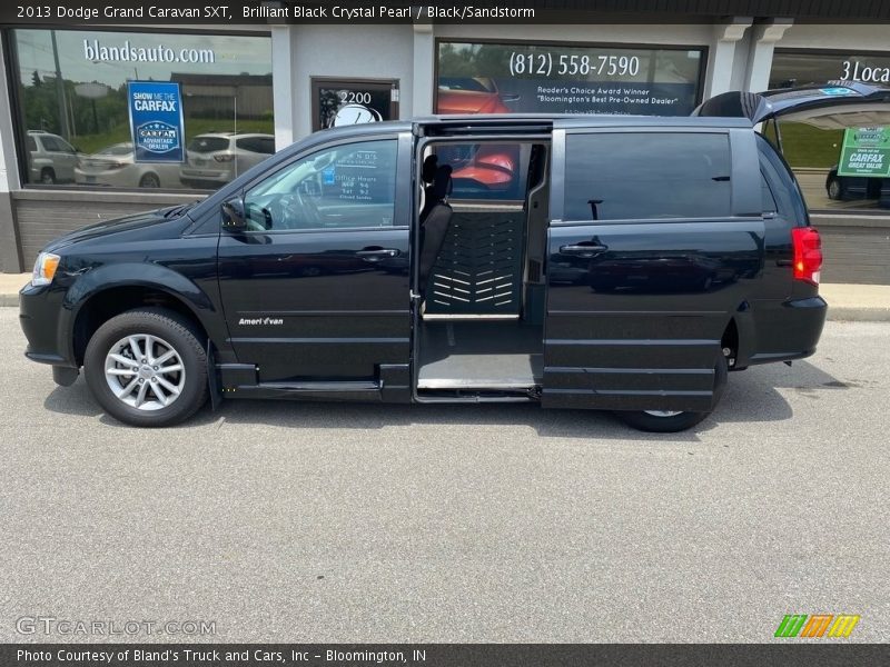 Brilliant Black Crystal Pearl / Black/Sandstorm 2013 Dodge Grand Caravan SXT