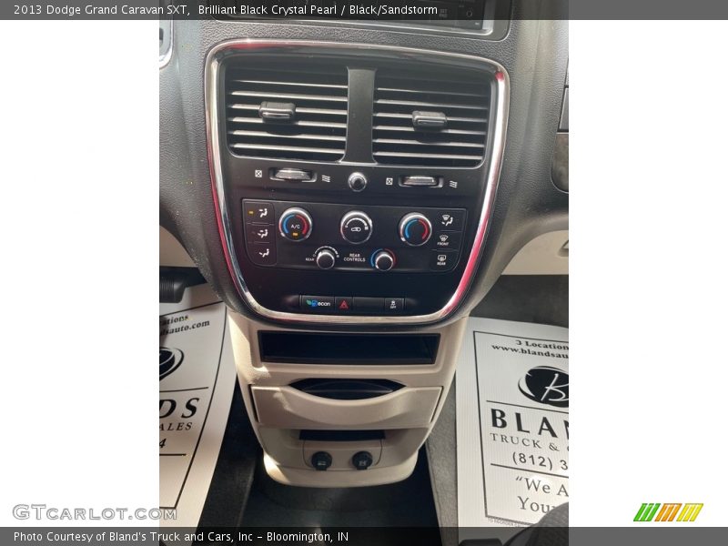 Brilliant Black Crystal Pearl / Black/Sandstorm 2013 Dodge Grand Caravan SXT