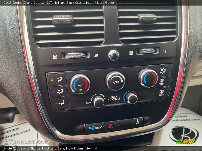 Brilliant Black Crystal Pearl / Black/Sandstorm 2013 Dodge Grand Caravan SXT