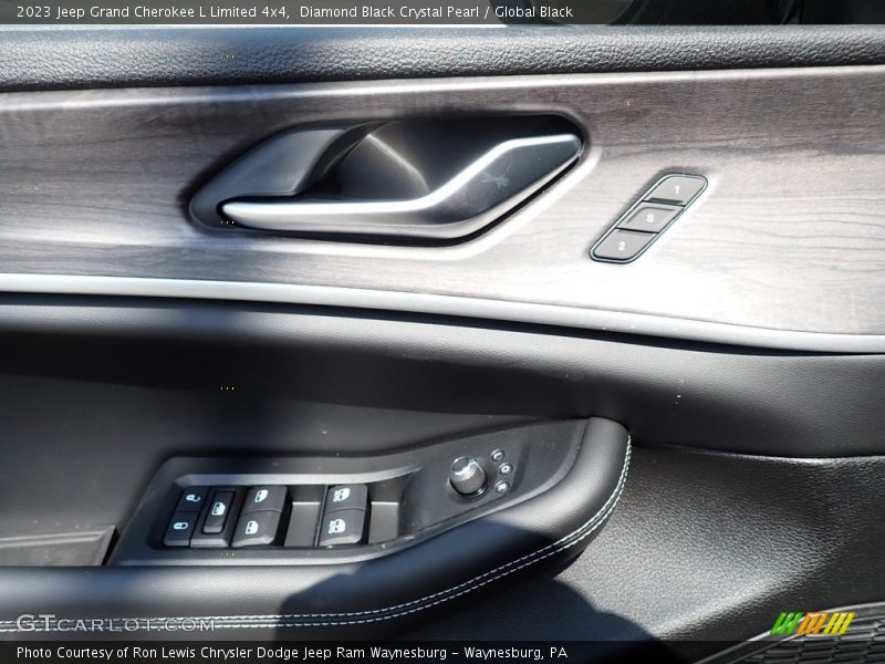 Diamond Black Crystal Pearl / Global Black 2023 Jeep Grand Cherokee L Limited 4x4