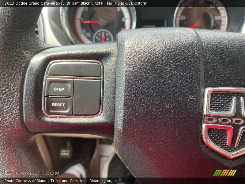 Brilliant Black Crystal Pearl / Black/Sandstorm 2013 Dodge Grand Caravan SXT