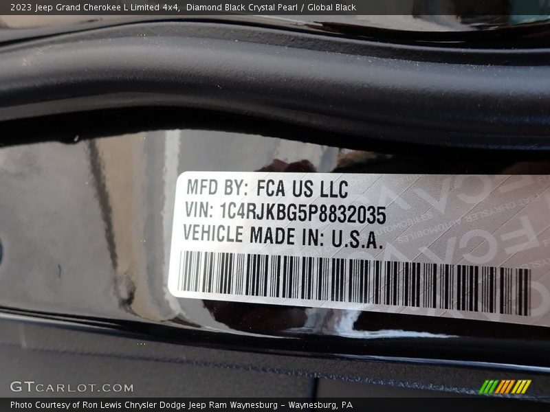 Diamond Black Crystal Pearl / Global Black 2023 Jeep Grand Cherokee L Limited 4x4