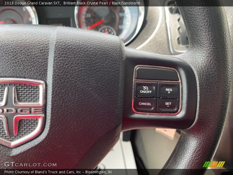 Brilliant Black Crystal Pearl / Black/Sandstorm 2013 Dodge Grand Caravan SXT