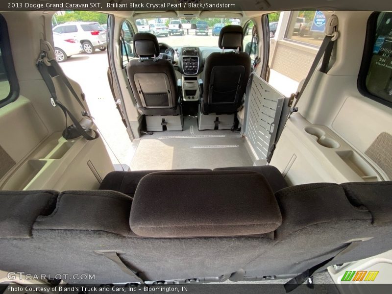 Brilliant Black Crystal Pearl / Black/Sandstorm 2013 Dodge Grand Caravan SXT