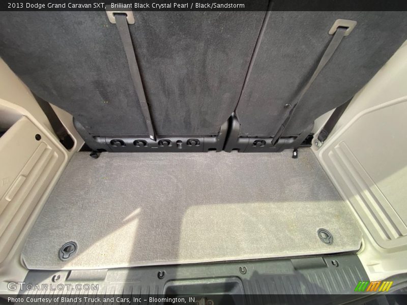 Brilliant Black Crystal Pearl / Black/Sandstorm 2013 Dodge Grand Caravan SXT