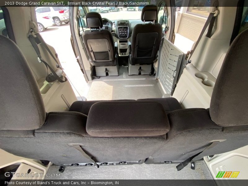 Brilliant Black Crystal Pearl / Black/Sandstorm 2013 Dodge Grand Caravan SXT