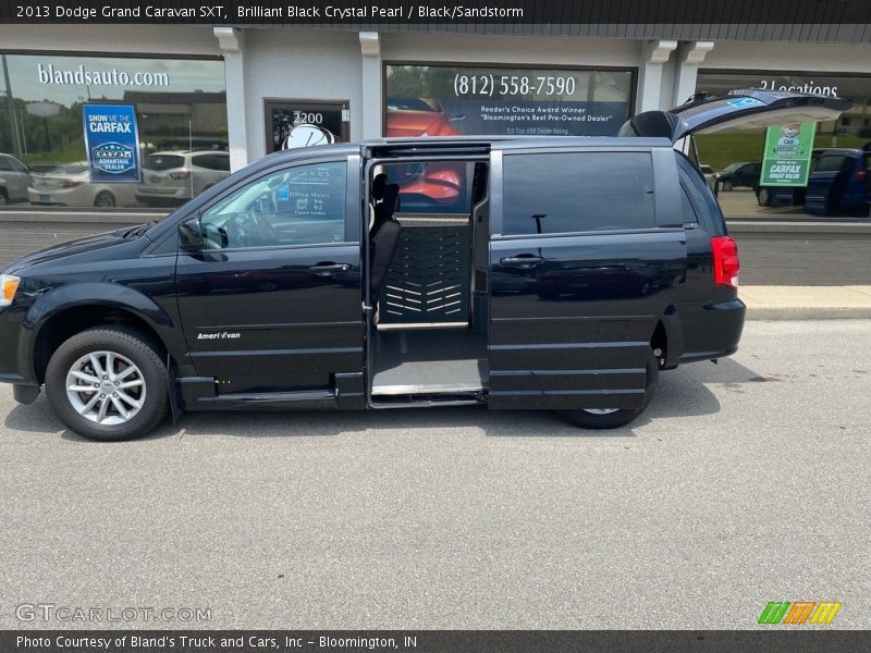 Brilliant Black Crystal Pearl / Black/Sandstorm 2013 Dodge Grand Caravan SXT