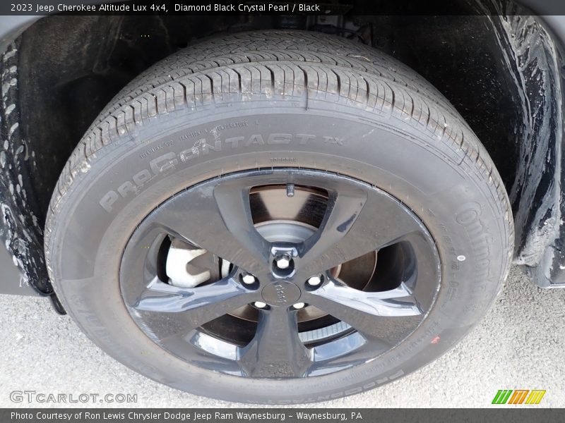 Diamond Black Crystal Pearl / Black 2023 Jeep Cherokee Altitude Lux 4x4
