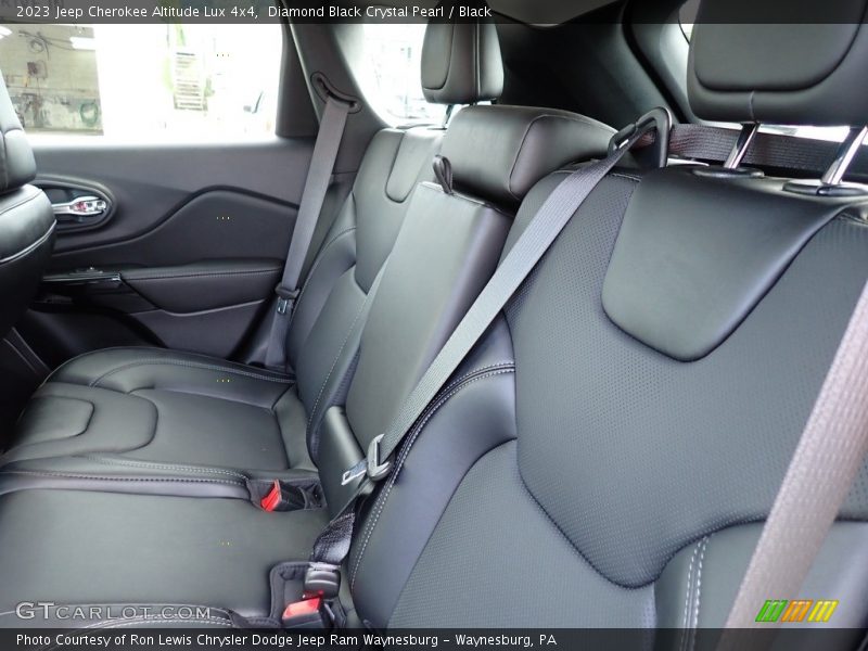 Diamond Black Crystal Pearl / Black 2023 Jeep Cherokee Altitude Lux 4x4