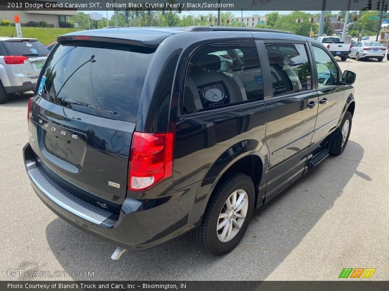 Brilliant Black Crystal Pearl / Black/Sandstorm 2013 Dodge Grand Caravan SXT