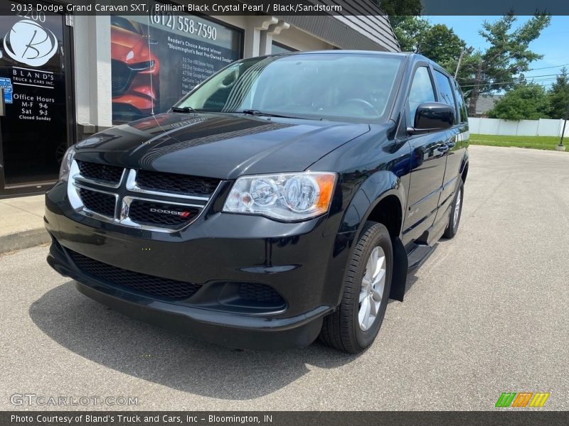 Brilliant Black Crystal Pearl / Black/Sandstorm 2013 Dodge Grand Caravan SXT