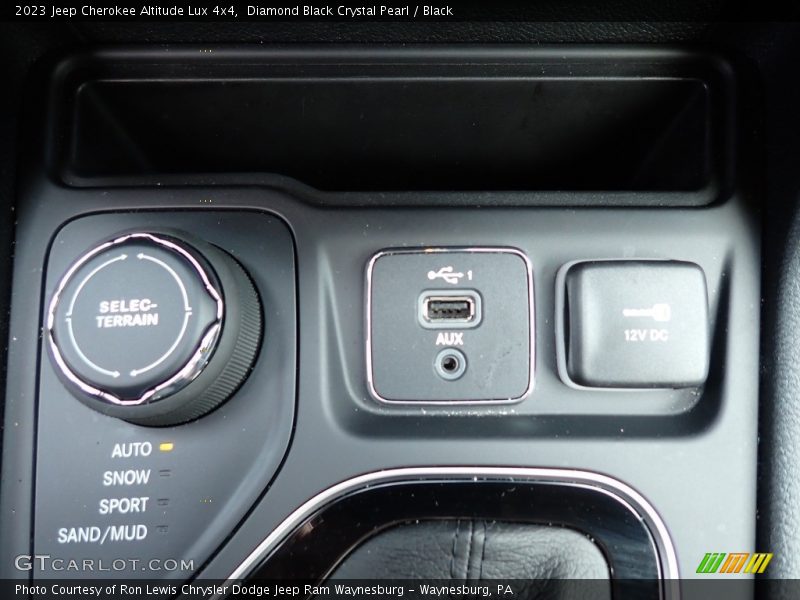 Diamond Black Crystal Pearl / Black 2023 Jeep Cherokee Altitude Lux 4x4