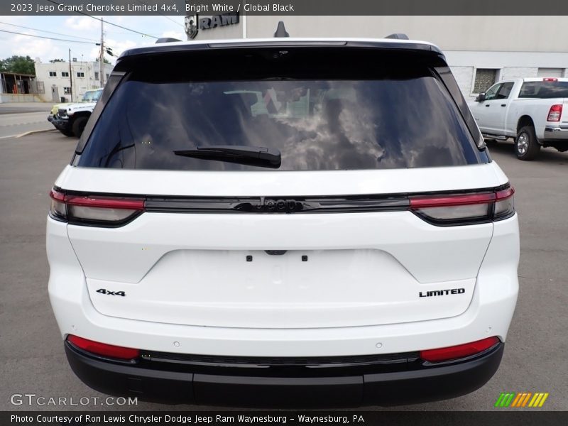Bright White / Global Black 2023 Jeep Grand Cherokee Limited 4x4