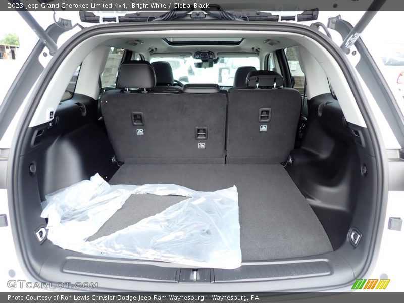 Bright White / Global Black 2023 Jeep Grand Cherokee Limited 4x4