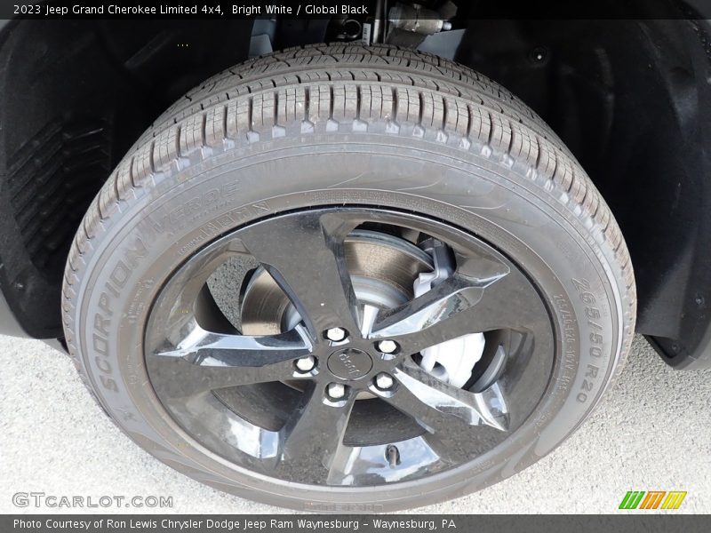 Bright White / Global Black 2023 Jeep Grand Cherokee Limited 4x4