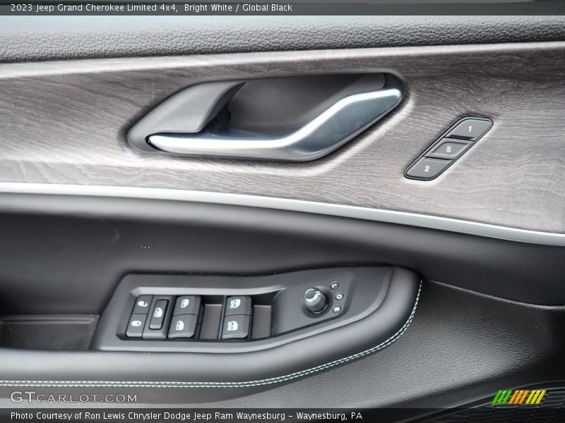 Bright White / Global Black 2023 Jeep Grand Cherokee Limited 4x4