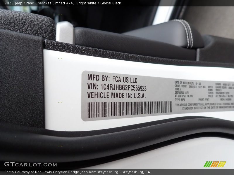 Bright White / Global Black 2023 Jeep Grand Cherokee Limited 4x4