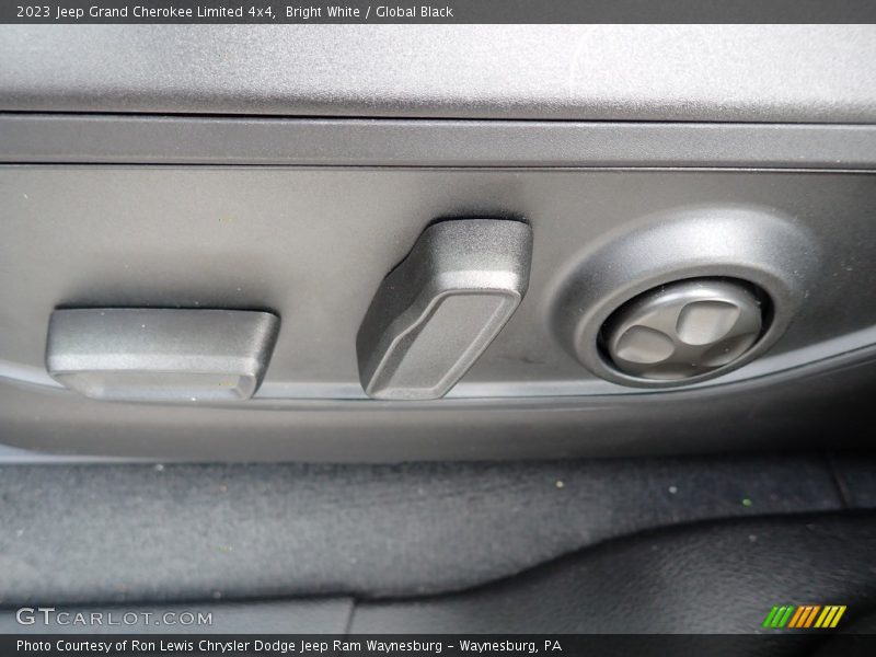 Bright White / Global Black 2023 Jeep Grand Cherokee Limited 4x4