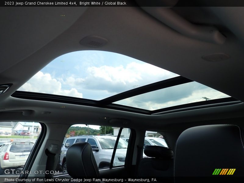 Bright White / Global Black 2023 Jeep Grand Cherokee Limited 4x4