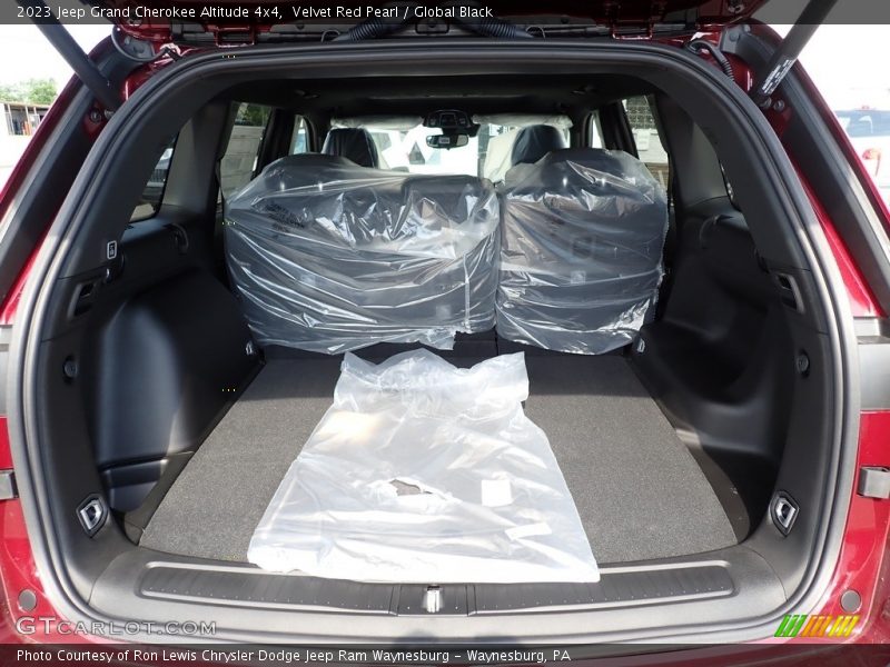 Velvet Red Pearl / Global Black 2023 Jeep Grand Cherokee Altitude 4x4