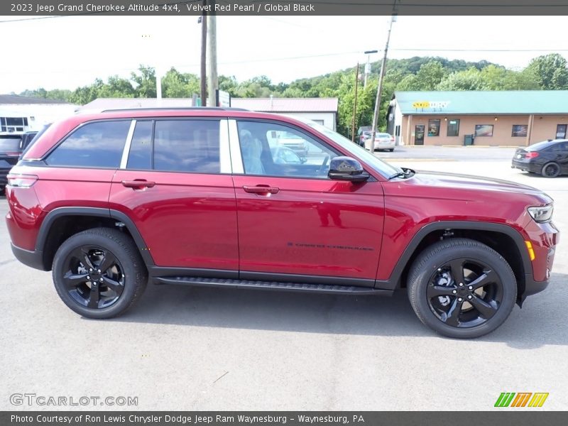 Velvet Red Pearl / Global Black 2023 Jeep Grand Cherokee Altitude 4x4
