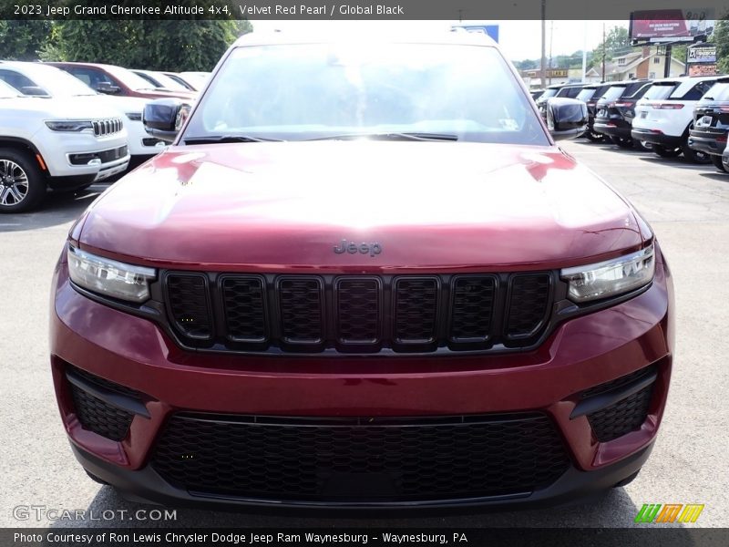 Velvet Red Pearl / Global Black 2023 Jeep Grand Cherokee Altitude 4x4