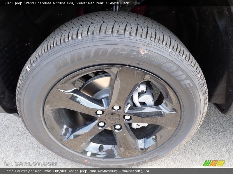 Velvet Red Pearl / Global Black 2023 Jeep Grand Cherokee Altitude 4x4