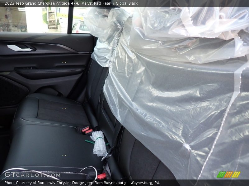 Velvet Red Pearl / Global Black 2023 Jeep Grand Cherokee Altitude 4x4