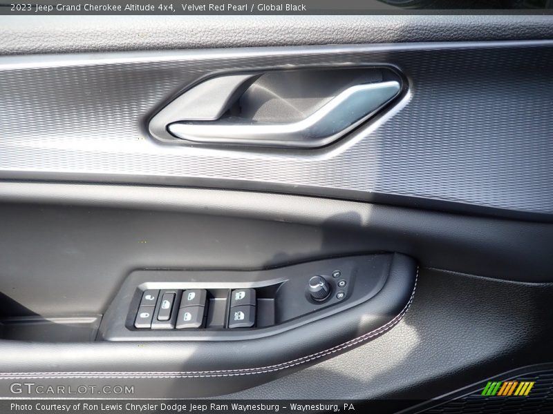 Velvet Red Pearl / Global Black 2023 Jeep Grand Cherokee Altitude 4x4