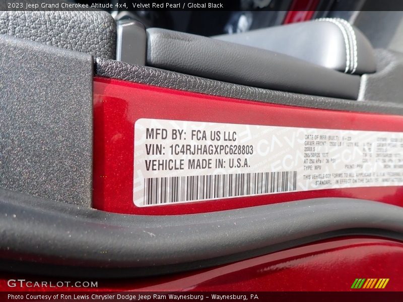 Velvet Red Pearl / Global Black 2023 Jeep Grand Cherokee Altitude 4x4