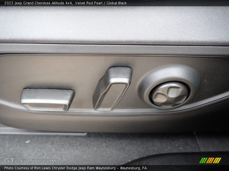 Velvet Red Pearl / Global Black 2023 Jeep Grand Cherokee Altitude 4x4