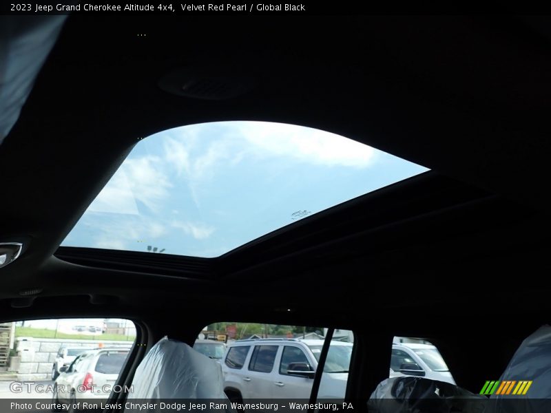 Velvet Red Pearl / Global Black 2023 Jeep Grand Cherokee Altitude 4x4
