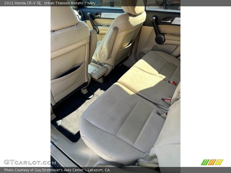 Urban Titanium Metallic / Ivory 2011 Honda CR-V SE
