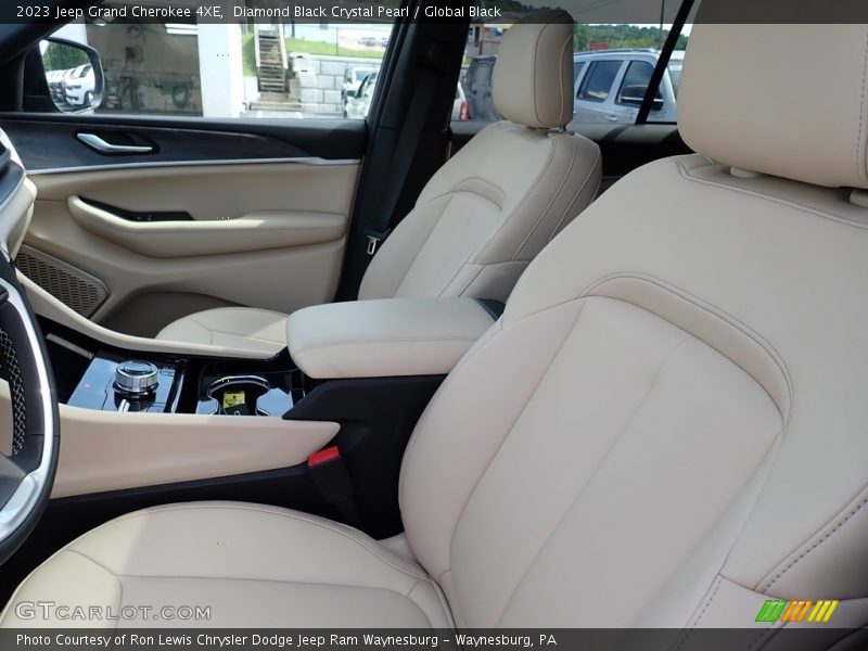 Front Seat of 2023 Grand Cherokee 4XE