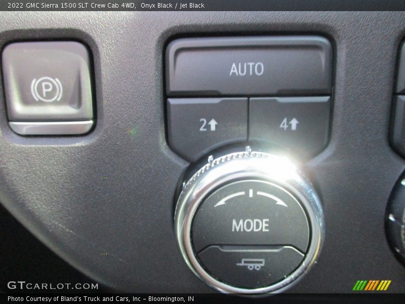 Controls of 2022 Sierra 1500 SLT Crew Cab 4WD