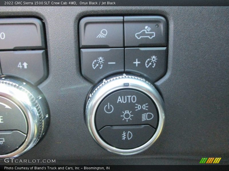 Controls of 2022 Sierra 1500 SLT Crew Cab 4WD