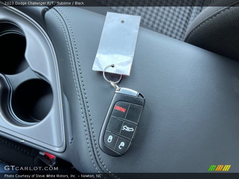 Sublime / Black 2023 Dodge Challenger R/T