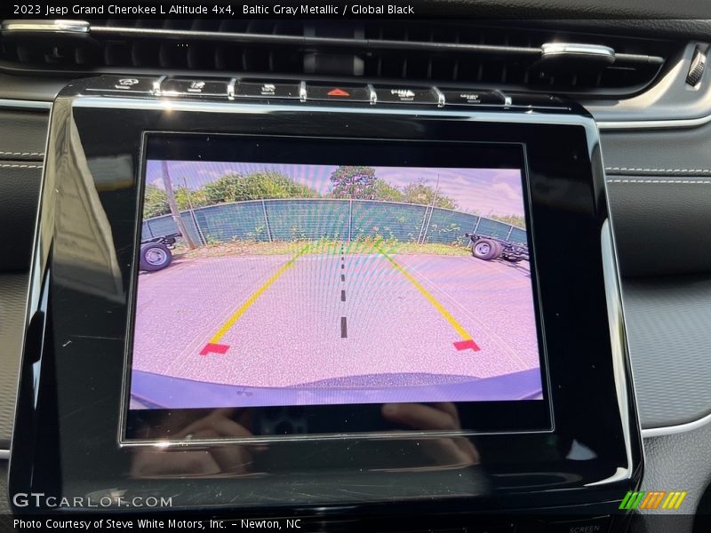 Controls of 2023 Grand Cherokee L Altitude 4x4