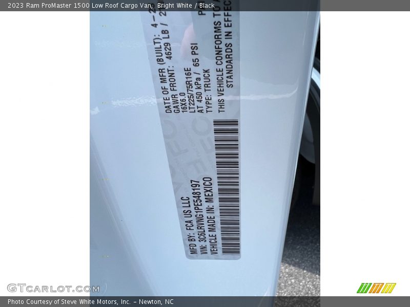 Bright White / Black 2023 Ram ProMaster 1500 Low Roof Cargo Van